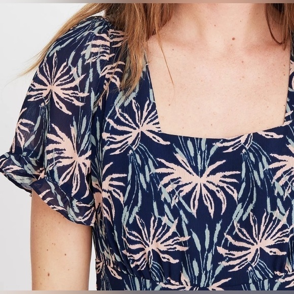 MADEWELL Ruffle-Sleeve Midi Dress in Oasis Palms - XXS - Picture 4 of 11